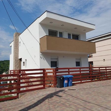 Fiesta Apartman Мішкольц Екстер'єр фото