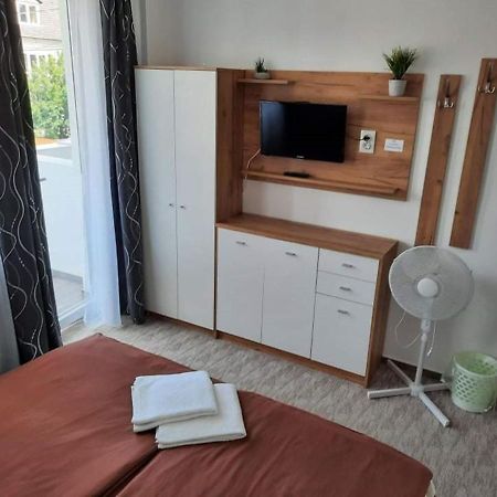 Fiesta Apartman Мішкольц Екстер'єр фото