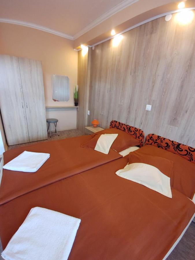 Fiesta Apartman Мішкольц Екстер'єр фото
