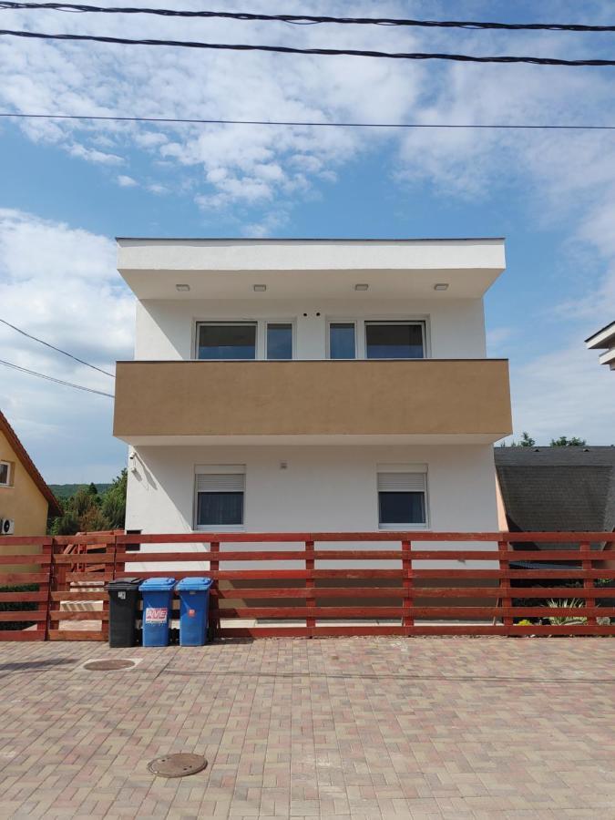 Fiesta Apartman Мішкольц Екстер'єр фото