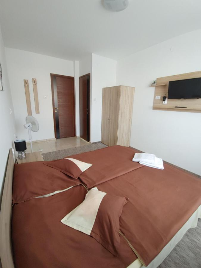 Fiesta Apartman Мішкольц Екстер'єр фото