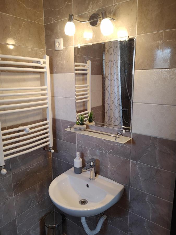 Fiesta Apartman Мішкольц Екстер'єр фото