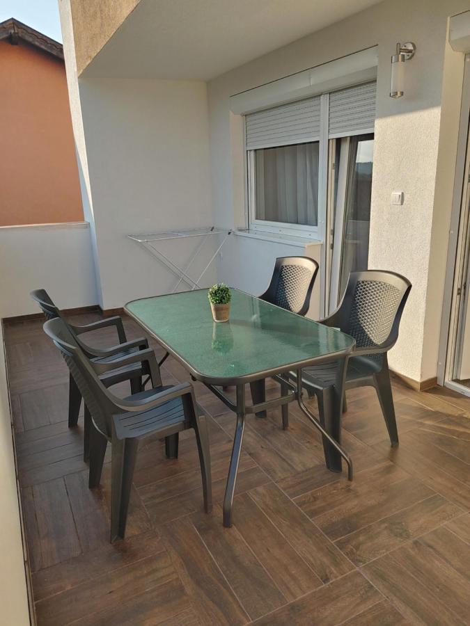 Fiesta Apartman Мішкольц Екстер'єр фото