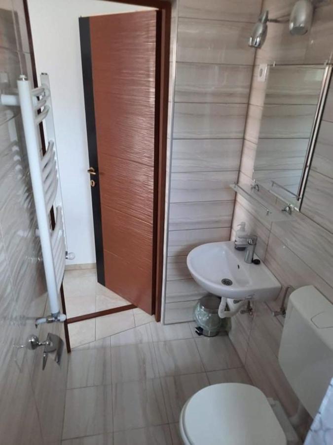Fiesta Apartman Мішкольц Екстер'єр фото