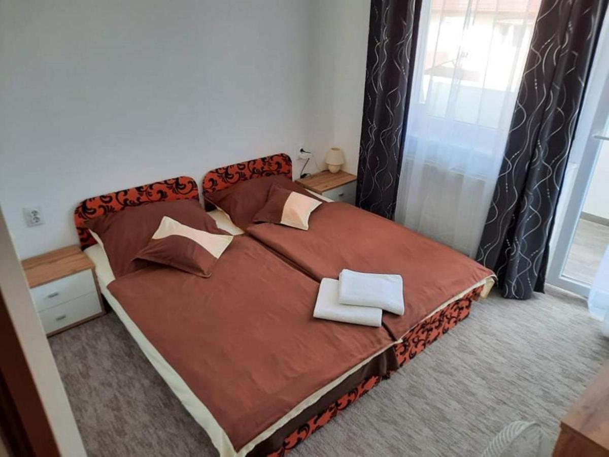 Fiesta Apartman Мішкольц Екстер'єр фото