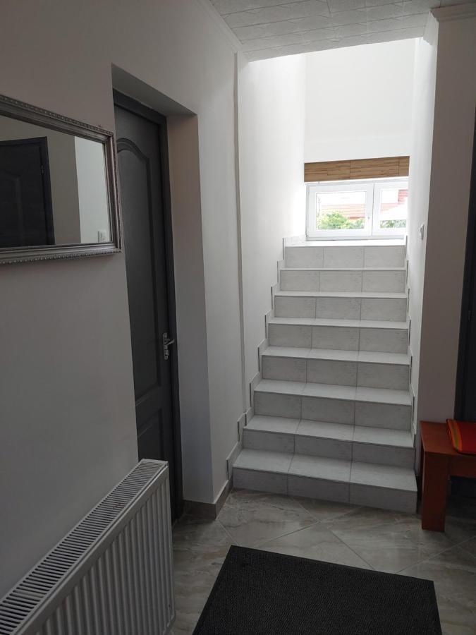 Fiesta Apartman Мішкольц Екстер'єр фото